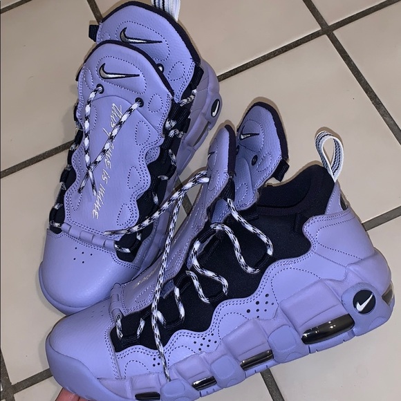 Nike Shoes - Nike air more money
